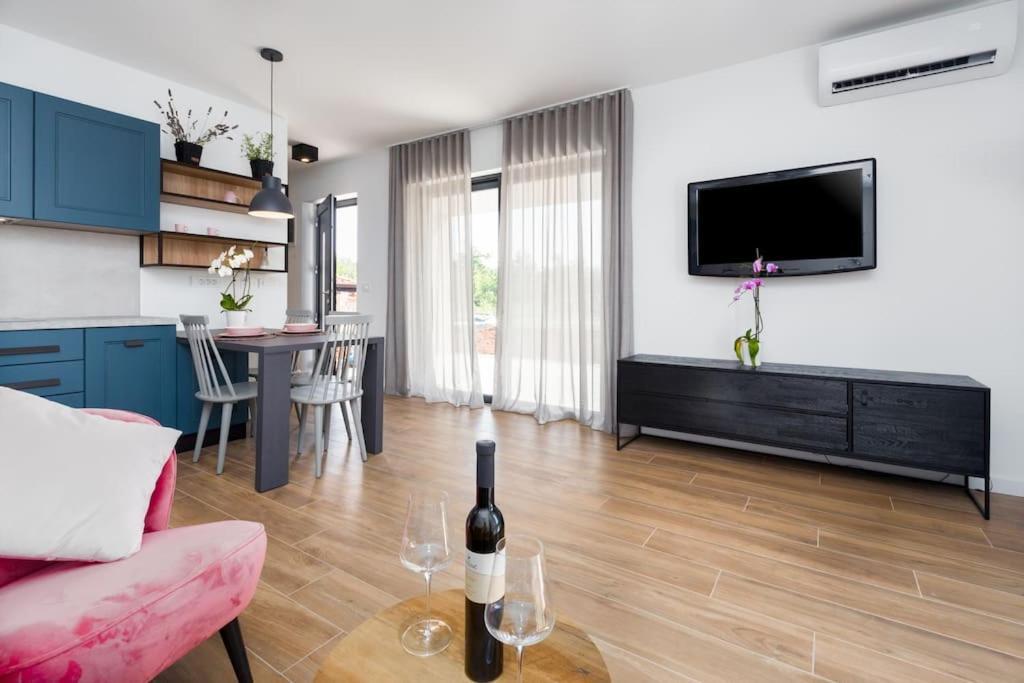 Marcante - Designer, Romantic Pool View Suite Πόρετς Εξωτερικό φωτογραφία