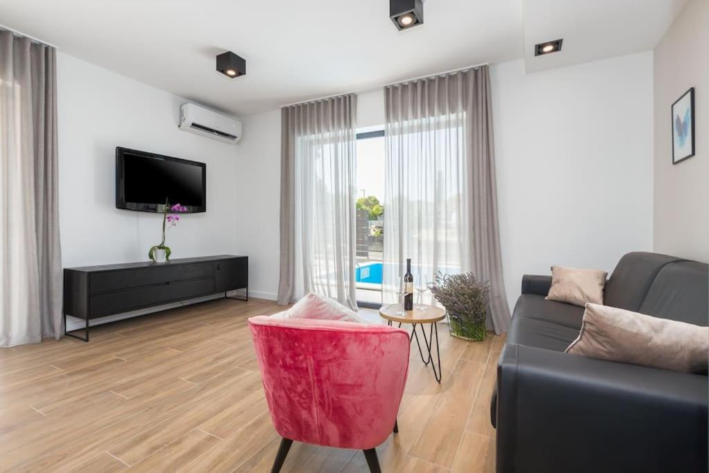 Marcante - Designer, Romantic Pool View Suite Πόρετς Εξωτερικό φωτογραφία